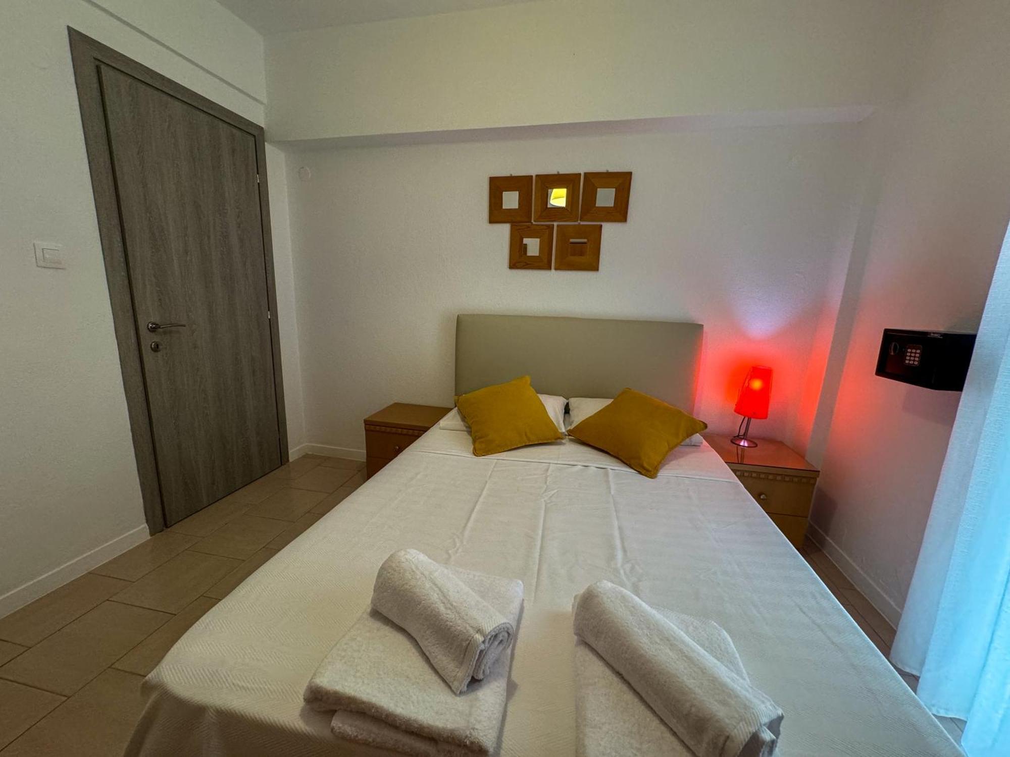 Makis House Hotell Nikíti Eksteriør bilde